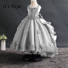Load image into Gallery viewer, Gray Flower Girl Dresses for Weddings It's Yiiya B086 Square Collar Appliques Princess Ball Gowns Big Bow Communion Dress