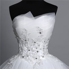 Load image into Gallery viewer, Fashion Classic Real Photo Appliques Vintage White Pearls Wedding Dresses 2021 Vestidos De Noiva Bridal Gown Plus Size Strapless