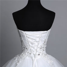 Load image into Gallery viewer, Fashion Classic Real Photo Appliques Vintage White Pearls Wedding Dresses 2021 Vestidos De Noiva Bridal Gown Plus Size Strapless